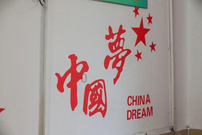 民建市委会直属六支部向大会小学捐赠助学奖学金