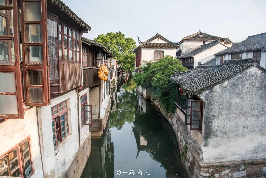 中字头掀涨停潮,中国石油、中国联通罕见涨停,央企回报ETF(561960)放量收涨5.48%强势三连阳